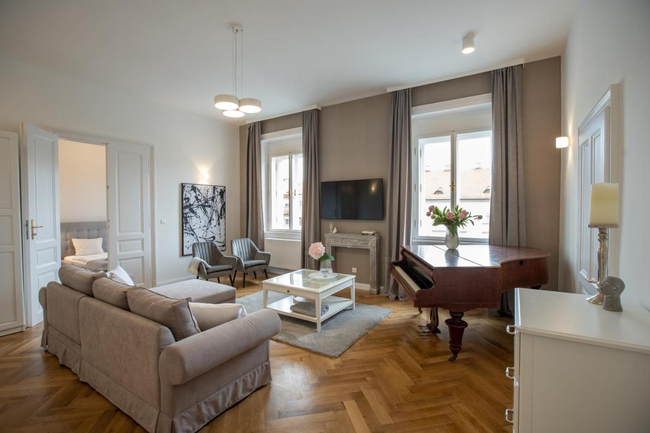 El Gusto Homes Town Шопрон Екстер'єр фото