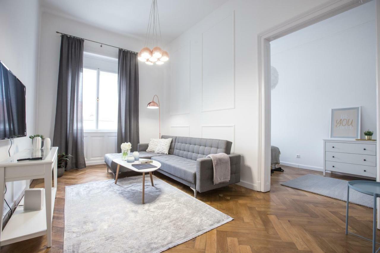 El Gusto Homes Town Шопрон Екстер'єр фото